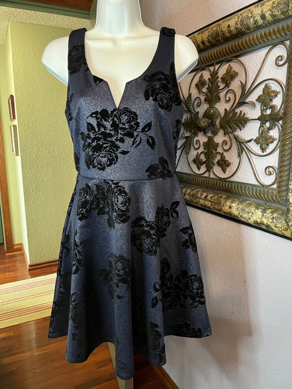 Francesca's Black Glitter Floral Notch-Neck Sleeveless Semi -Formal Dress Sz S